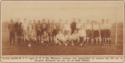 870910 Groepsportret van de voetbalelftallen van B.V.C. (De Bilt) en D.O.S. (Utrecht) bij hun onderlinge wedstrijd, die ...